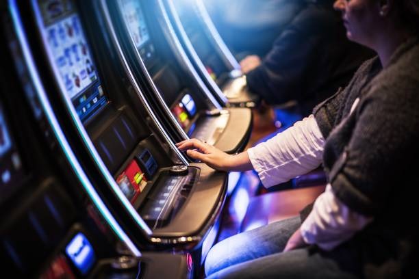 duniacash app showing Adventures Beyond Wonderland and live roulette tables side by side